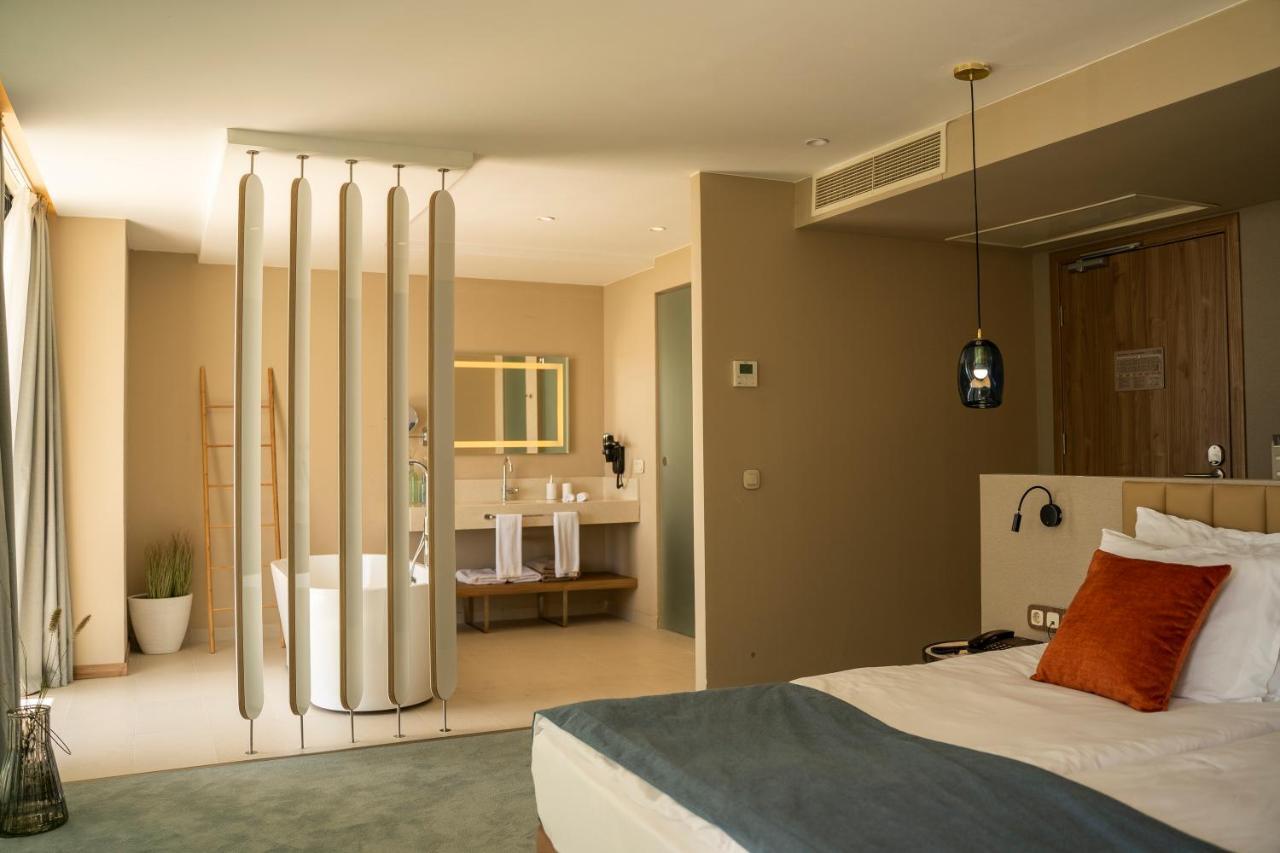Resort Wave